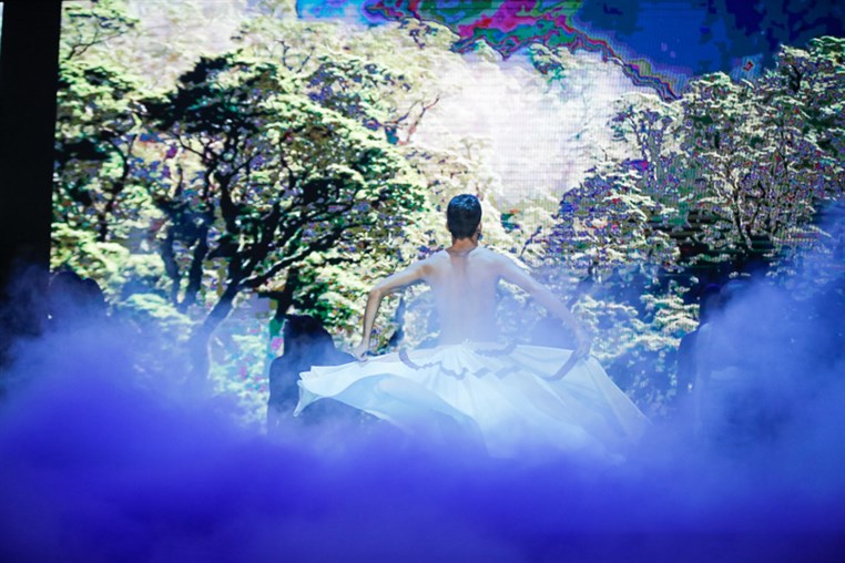 Tribe Dance Hold Your Dream 